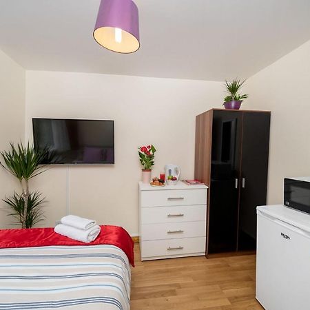 F4 Modern Double Room London Exterior photo